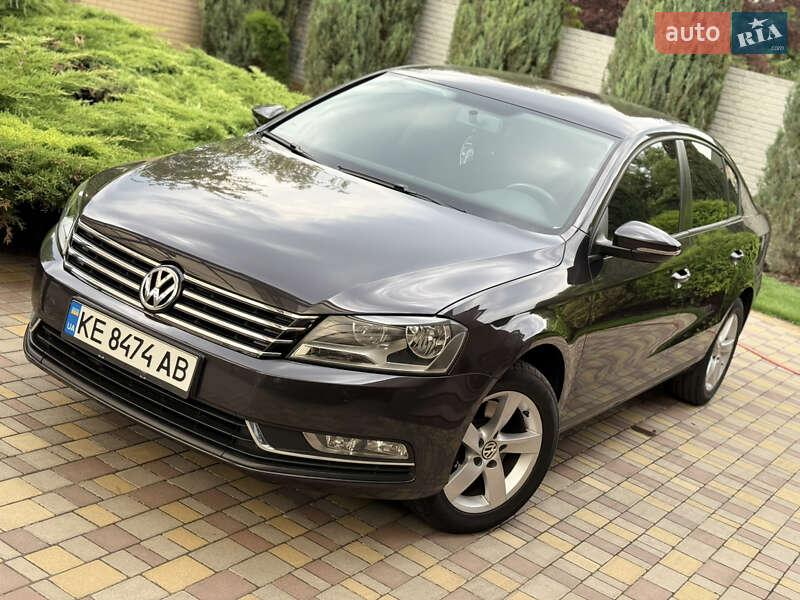 Седан Volkswagen Passat 2011 в Днепре