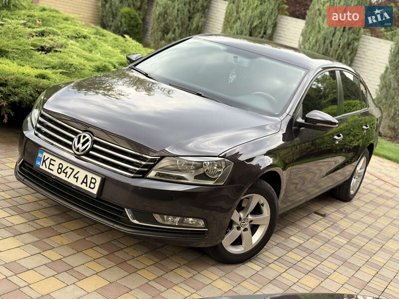 Седан Volkswagen Passat 2011 в Днепре