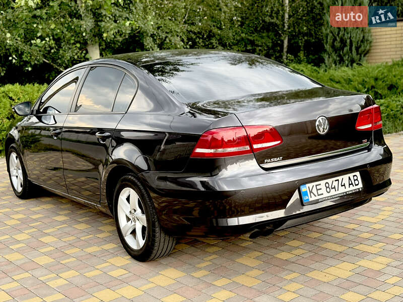 Седан Volkswagen Passat 2011 в Днепре