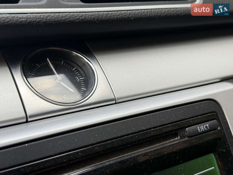 Седан Volkswagen Passat 2011 в Днепре