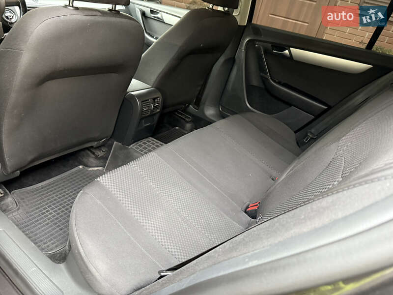 Седан Volkswagen Passat 2011 в Днепре