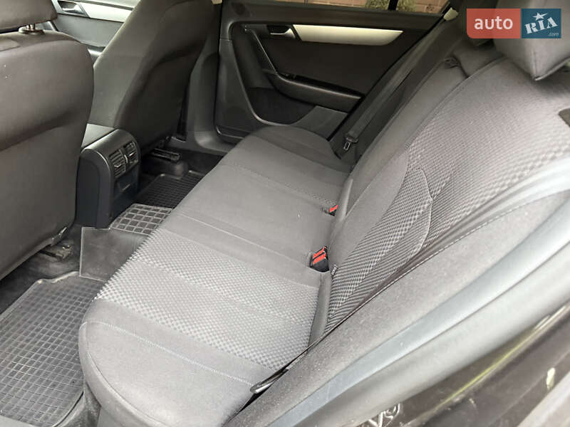 Седан Volkswagen Passat 2011 в Днепре