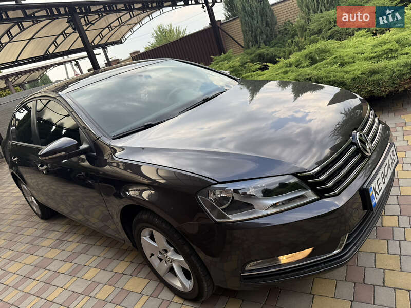 Седан Volkswagen Passat 2011 в Днепре