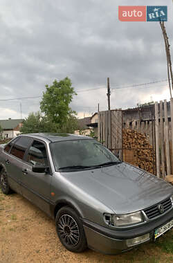 Седан Volkswagen Passat 1994 в Дрогобичі