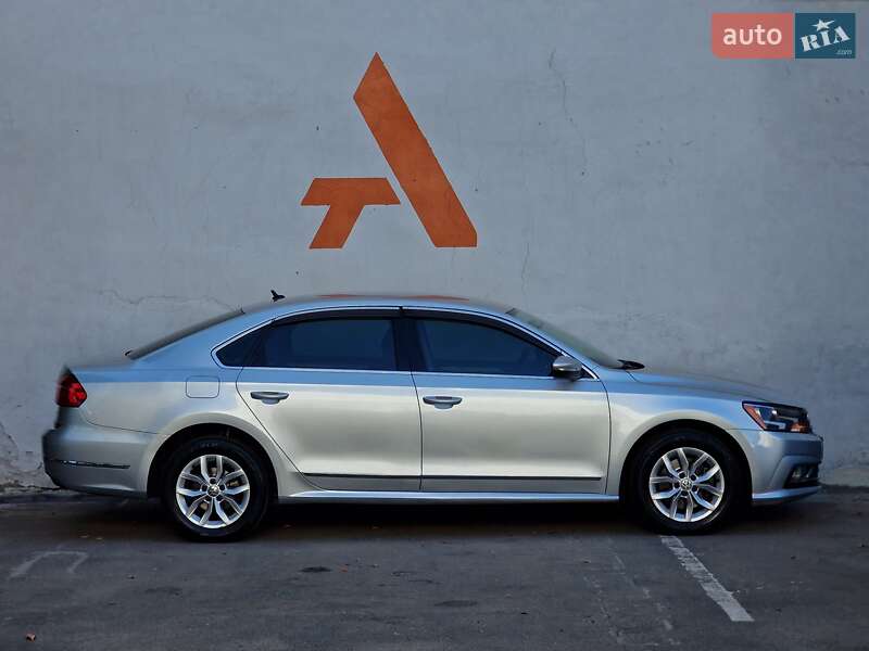 Седан Volkswagen Passat 2016 в Одессе