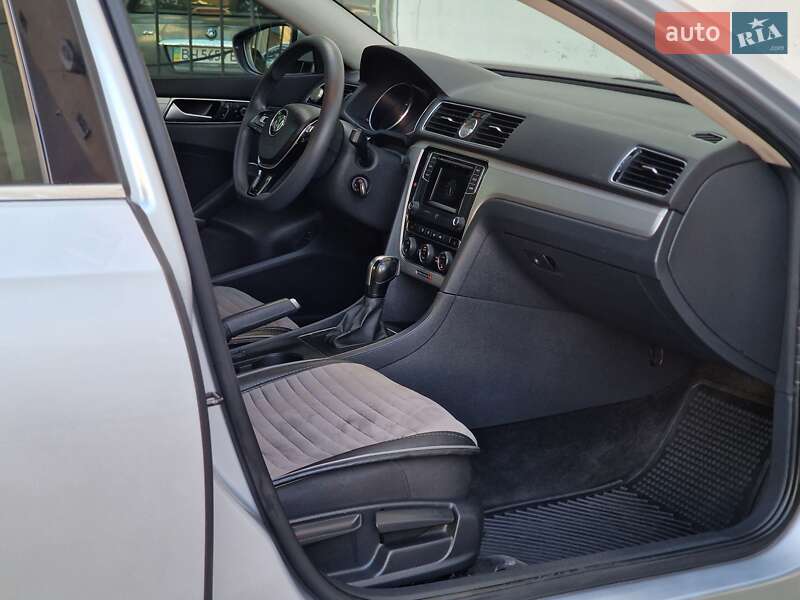 Седан Volkswagen Passat 2016 в Одессе