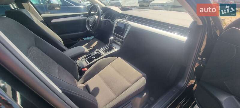 Универсал Volkswagen Passat 2018 в Львове фото 15 Универсал Volkswagen Passat 2018 в Львове