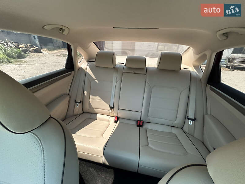 Седан Volkswagen Passat 2017 в Дніпрі
