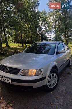 Седан Volkswagen Passat 1997 в Стрию