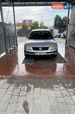 Седан Volkswagen Passat 1998 в Городку
