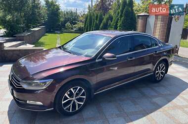 Седан Volkswagen Passat 2015 в Києві