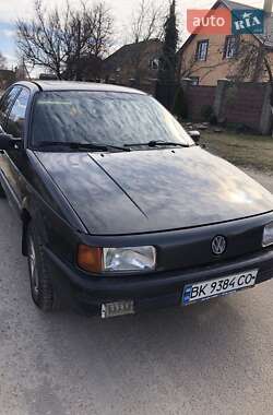 Седан Volkswagen Passat 1990 в Рівному