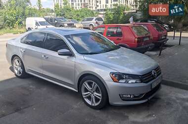 Седан Volkswagen Passat 2015 в Львове