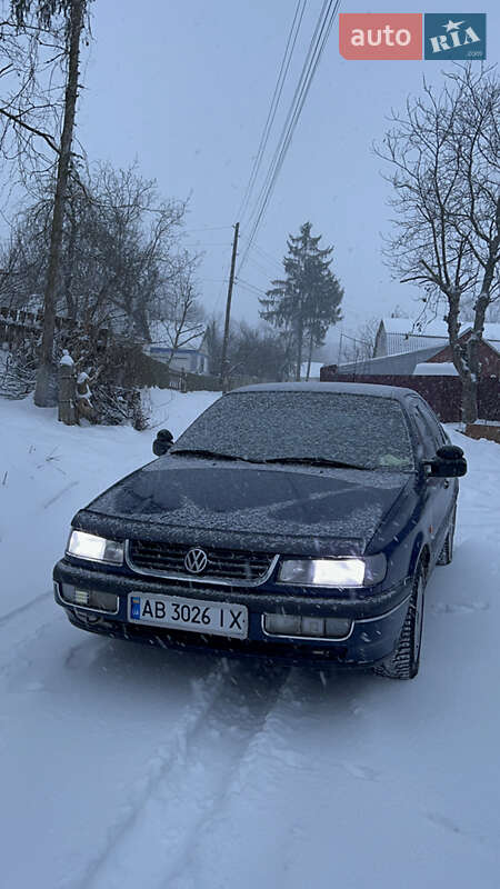 Седан Volkswagen Passat 1996 в Погребище