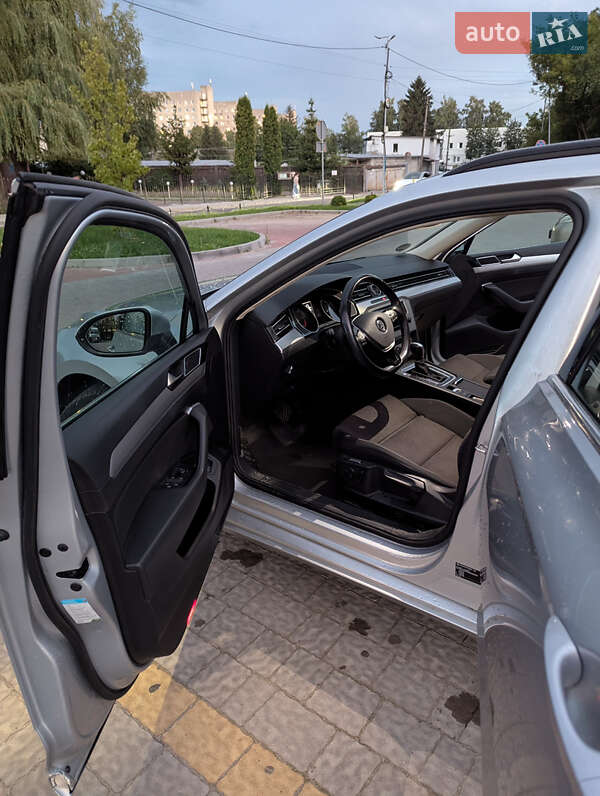 Універсал Volkswagen Passat 2015 в Львові