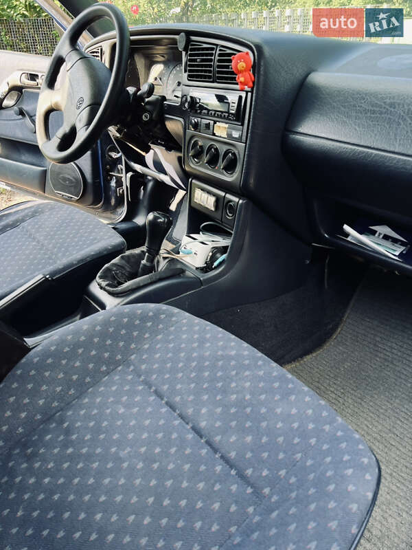 Седан Volkswagen Passat 1996 в Погребище