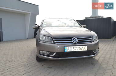 Седан Volkswagen Passat 2011 в Ужгороді