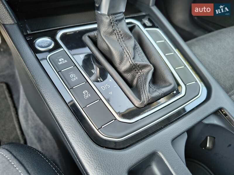 Универсал Volkswagen Passat 2017 в Киеве