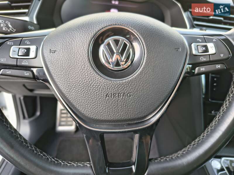 Универсал Volkswagen Passat 2017 в Киеве