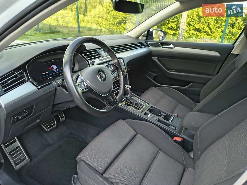 Универсал Volkswagen Passat 2017 в Киеве