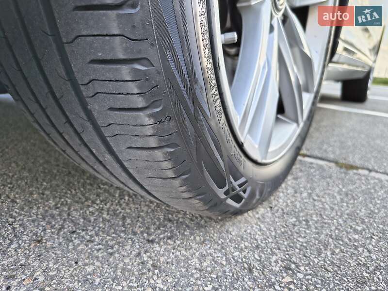 Универсал Volkswagen Passat 2017 в Киеве