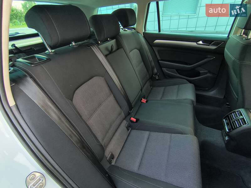 Универсал Volkswagen Passat 2017 в Киеве