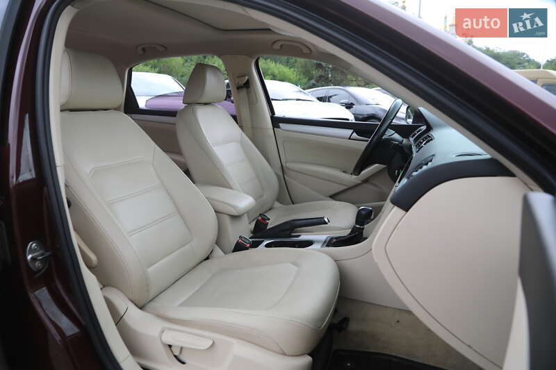 Седан Volkswagen Passat 2013 в Харькове