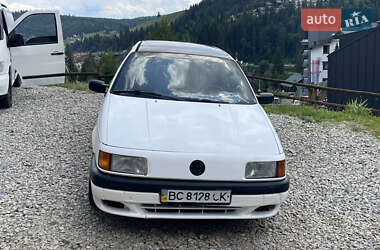 Седан Volkswagen Passat 1990 в Буковеле