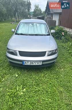 Седан Volkswagen Passat 1999 в Делятине