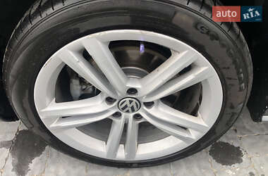 Седан Volkswagen Passat 2015 в Львове