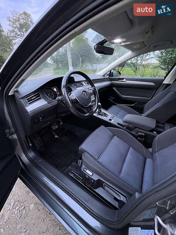 Универсал Volkswagen Passat 2017 в Хмельницком