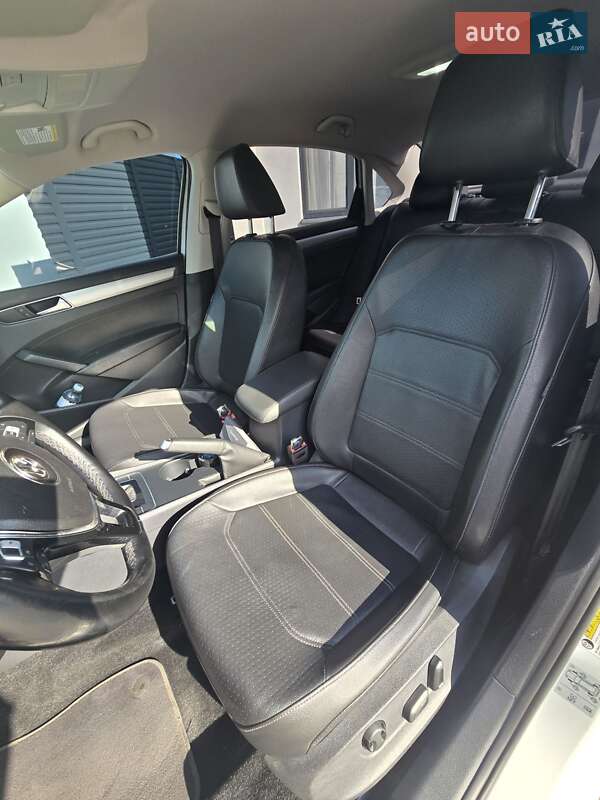 Седан Volkswagen Passat 2018 в Киеве