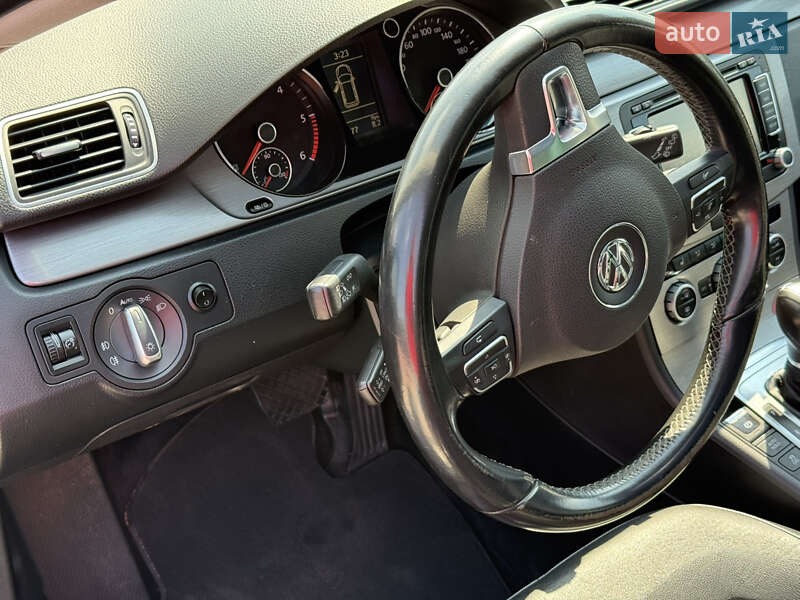 Универсал Volkswagen Passat 2014 в Хмельницком