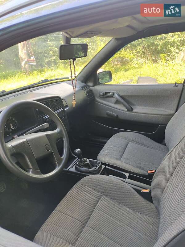 Седан Volkswagen Passat 1988 в Івано-Франківську