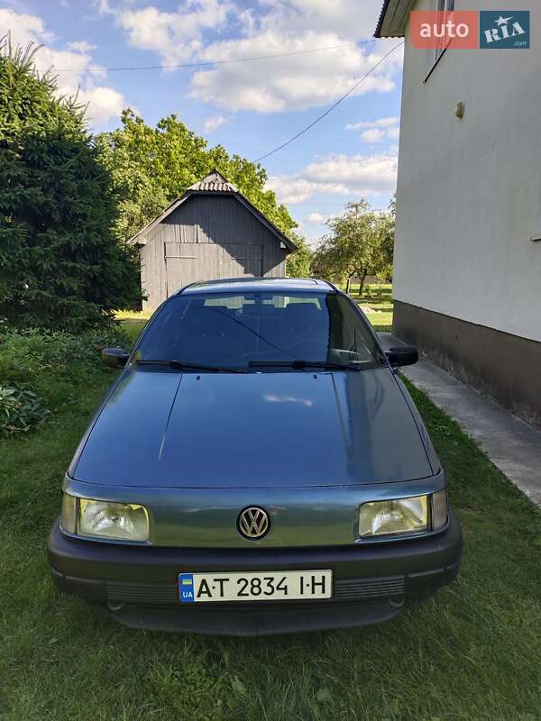 Седан Volkswagen Passat 1988 в Івано-Франківську