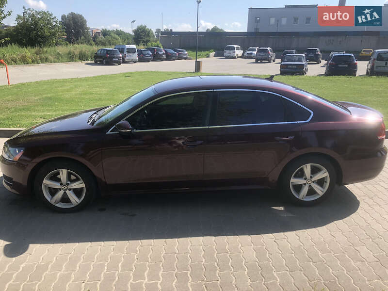 Седан Volkswagen Passat 2012 в Сокалі