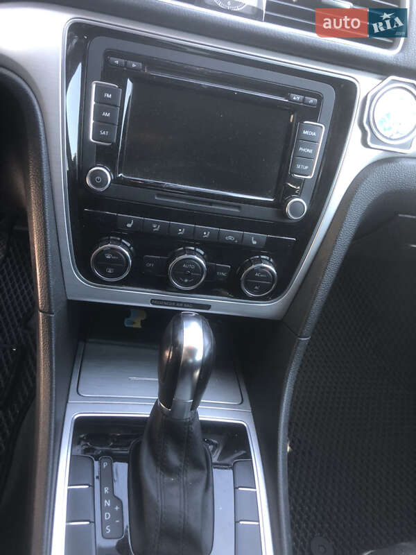 Седан Volkswagen Passat 2012 в Сокалі