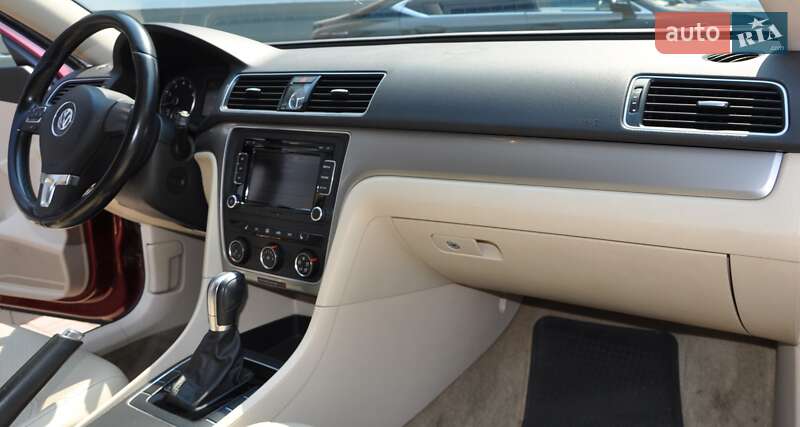 Седан Volkswagen Passat 2015 в Одессе