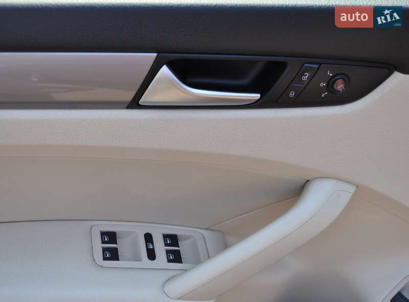 Седан Volkswagen Passat 2015 в Одессе
