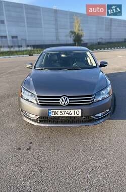 Седан Volkswagen Passat 2014 в Хмельницькому