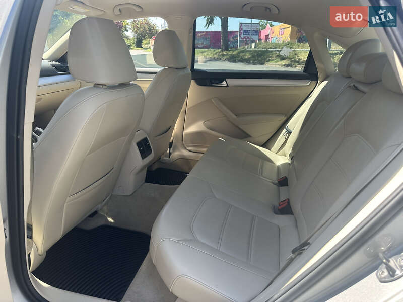 Седан Volkswagen Passat 2013 в Сумах