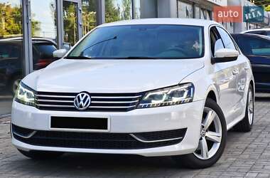 Седан Volkswagen Passat 2012 в Днепре