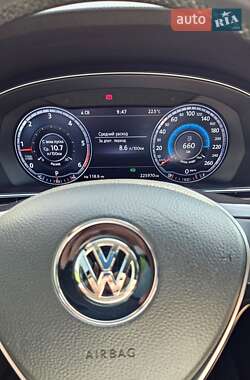 Седан Volkswagen Passat 2015 в Києві
