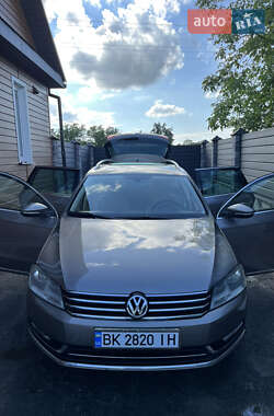 Універсал Volkswagen Passat 2011 в Костопілі