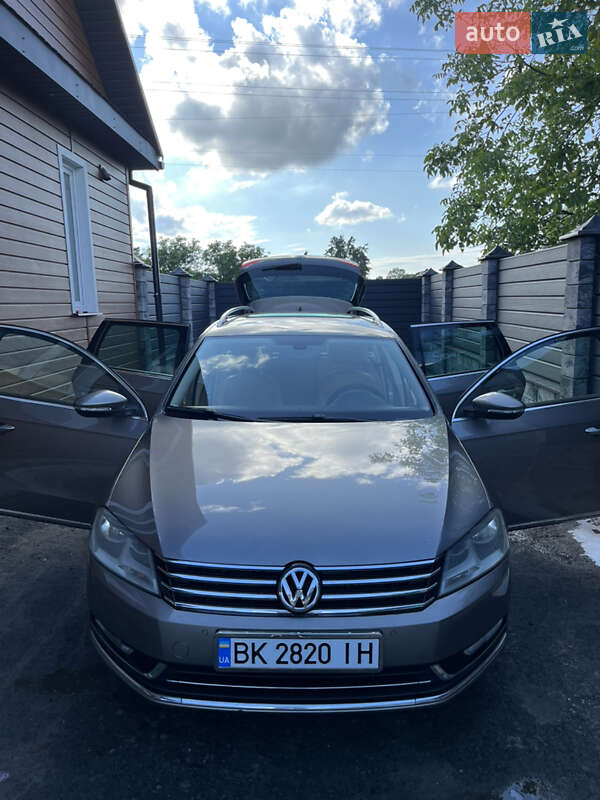 Универсал Volkswagen Passat 2011 в 