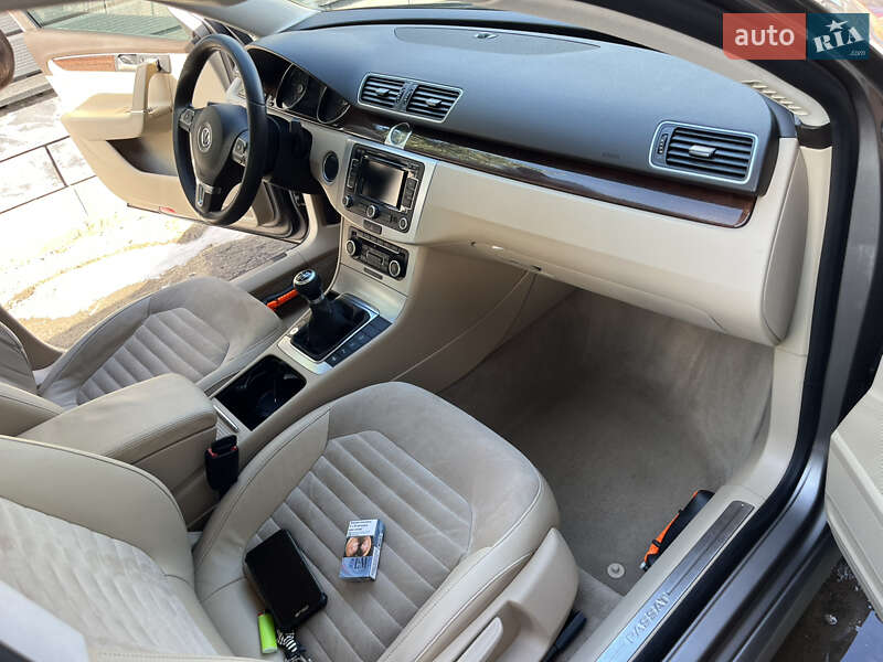 Універсал Volkswagen Passat 2011 в Костопілі