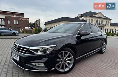Седан Volkswagen Passat 2020 в Мукачевому