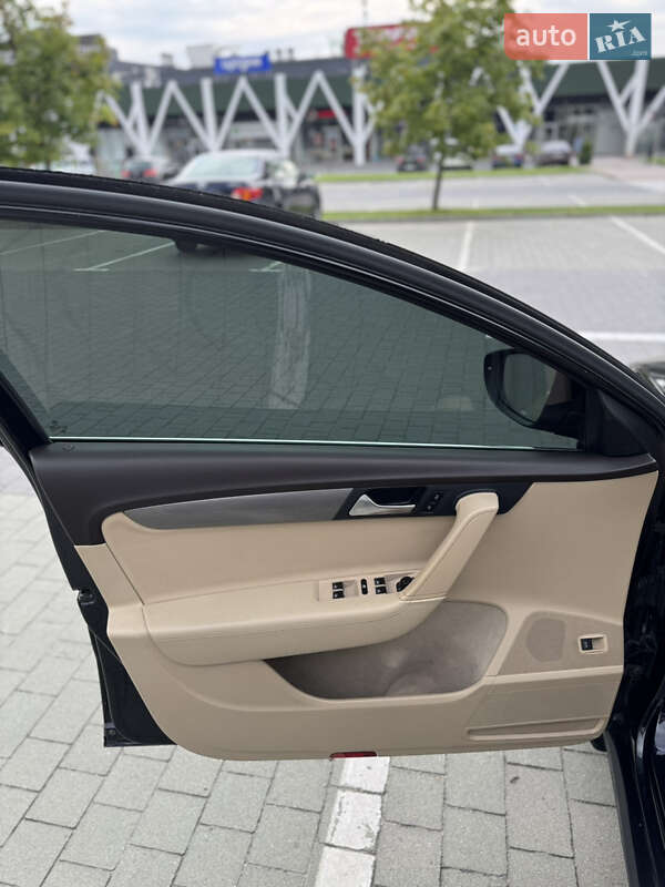 Універсал Volkswagen Passat 2011 в Хмельницькому