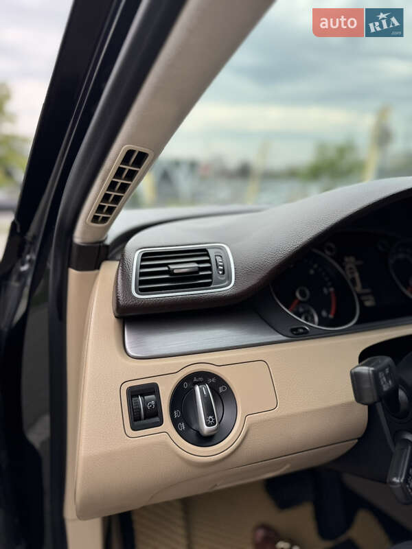 Універсал Volkswagen Passat 2011 в Хмельницькому