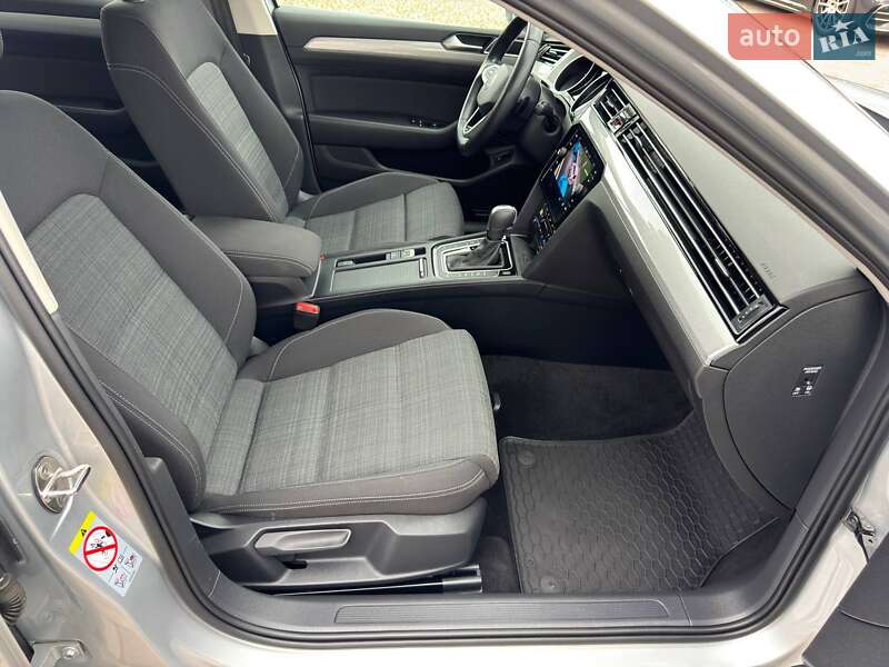 Универсал Volkswagen Passat 2021 в Киеве фото 22 Универсал Volkswagen Passat 2021 в Киеве